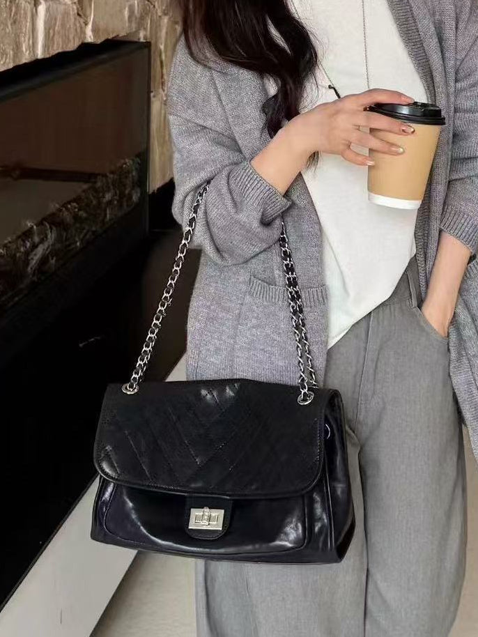 Luxury Quilted Flap Shoulder Bag with Chain Strap