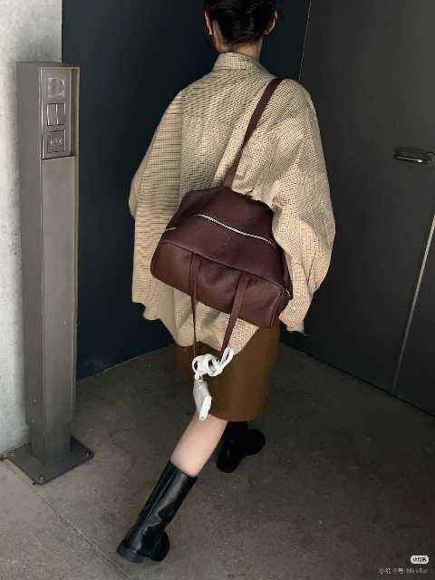 Minimal Leather Shoulder Bag