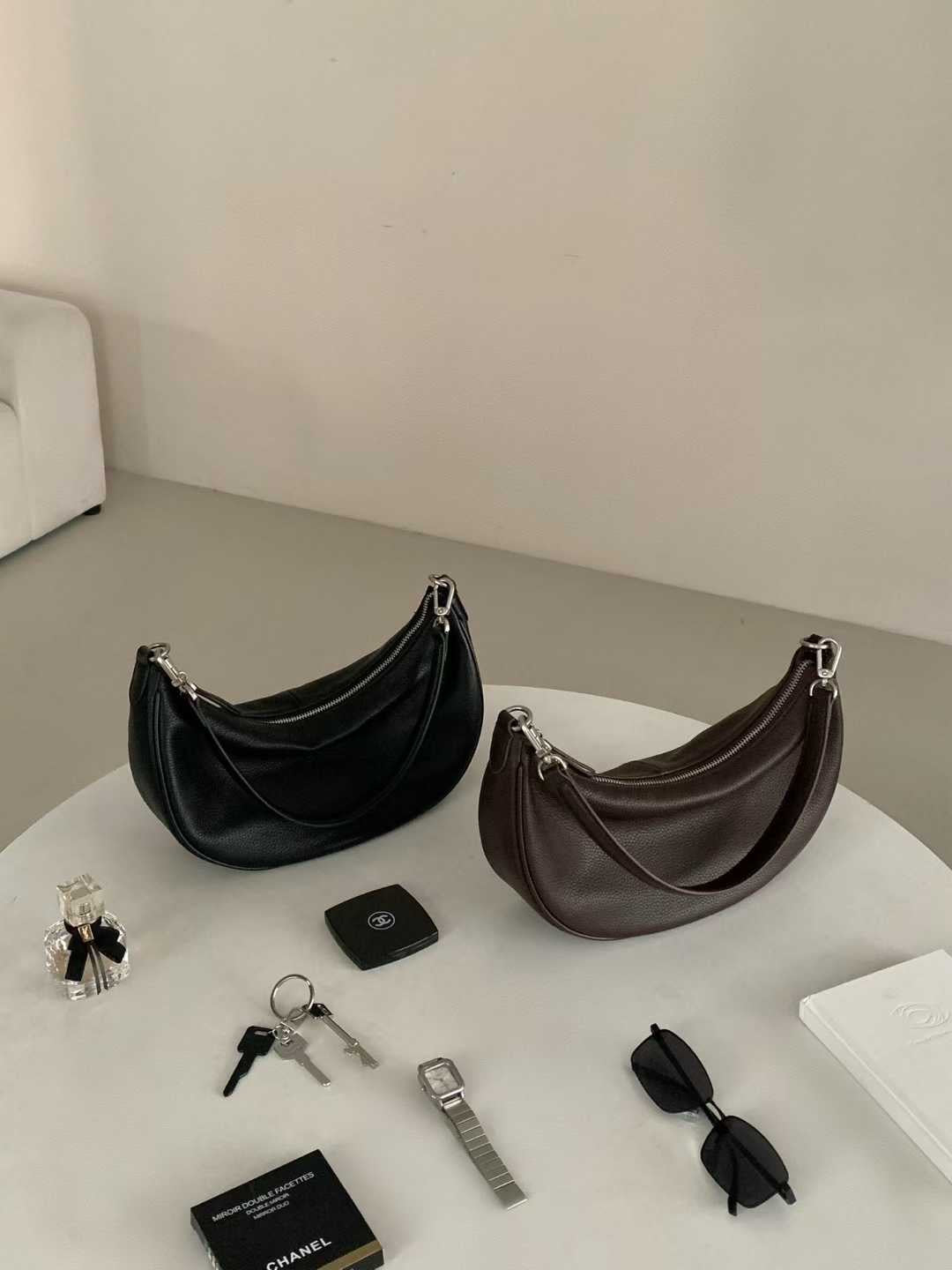 Minimal Crescent Shoulder Bag – Soft Curve Design Handbag